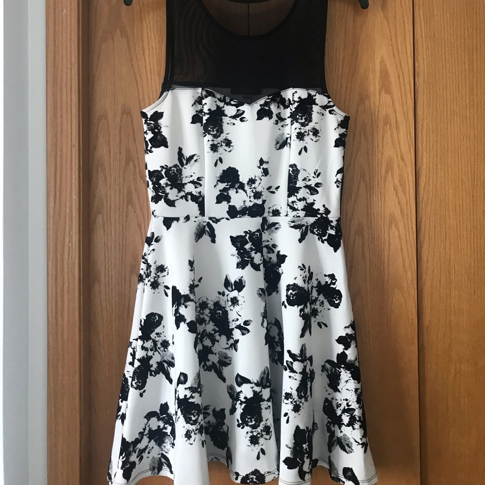 Mid-thigh dress
